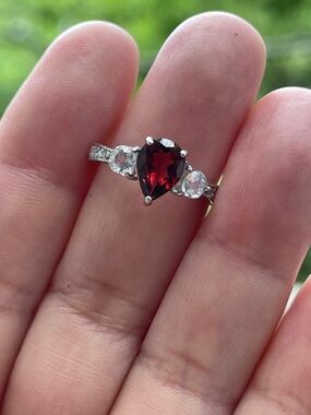 925 Silver Pear-Cut Natural Garnet & Moonstone Ring with CZ Accents Size 5